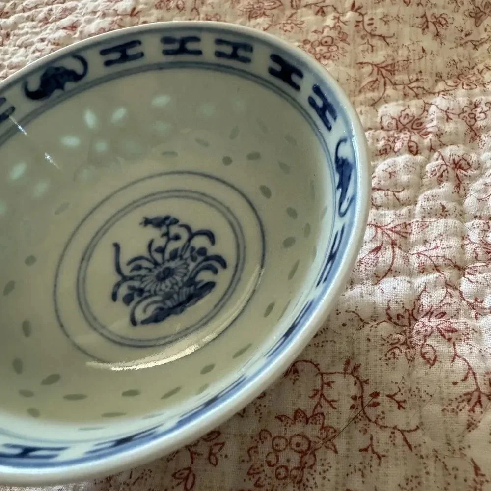 Chinese hand painted porcelain rice eye grain bowl marked Vintage/Rare minature - Picture 6 of 6